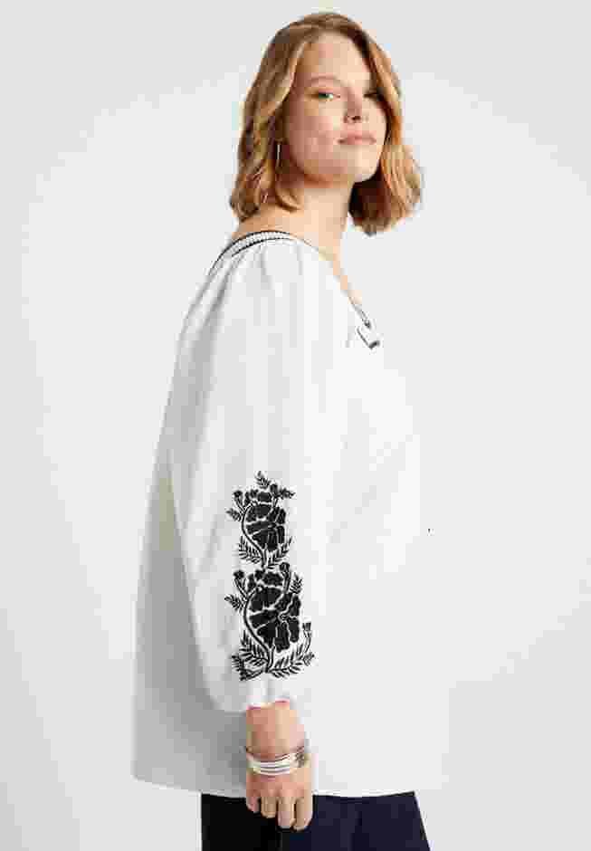 Embroidered Lino Soleil Top image number 2