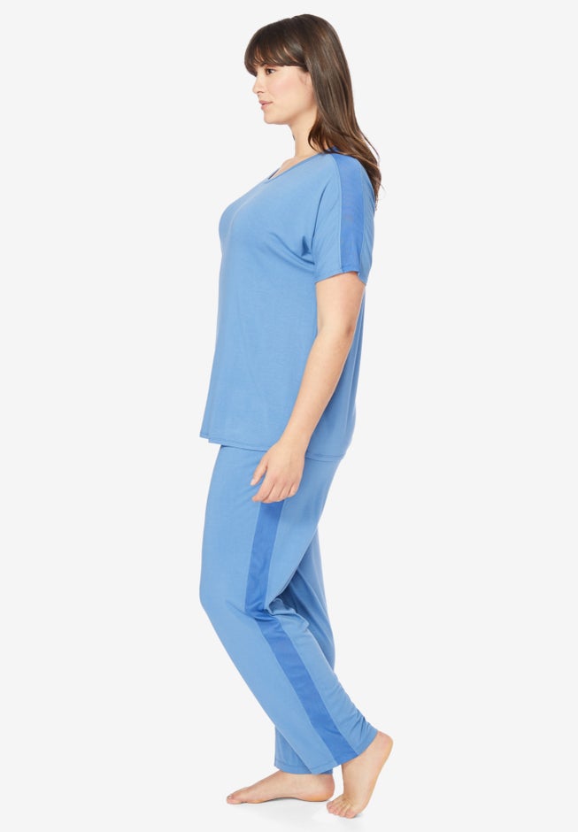 Lounge Set with Mesh Detail image number 2