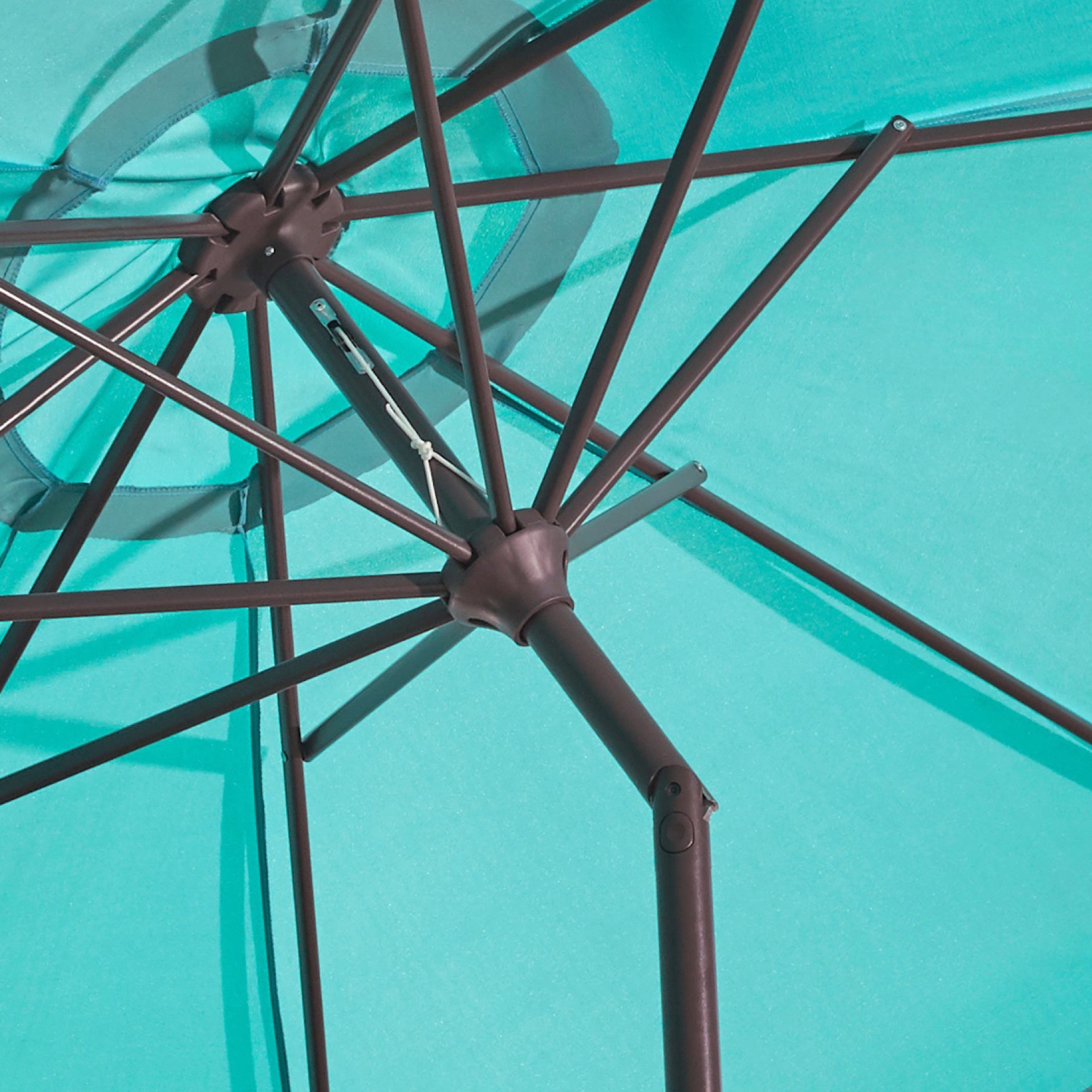 7&frac12;&rsquo; Tilt-And-Crank Umbrella image number 2