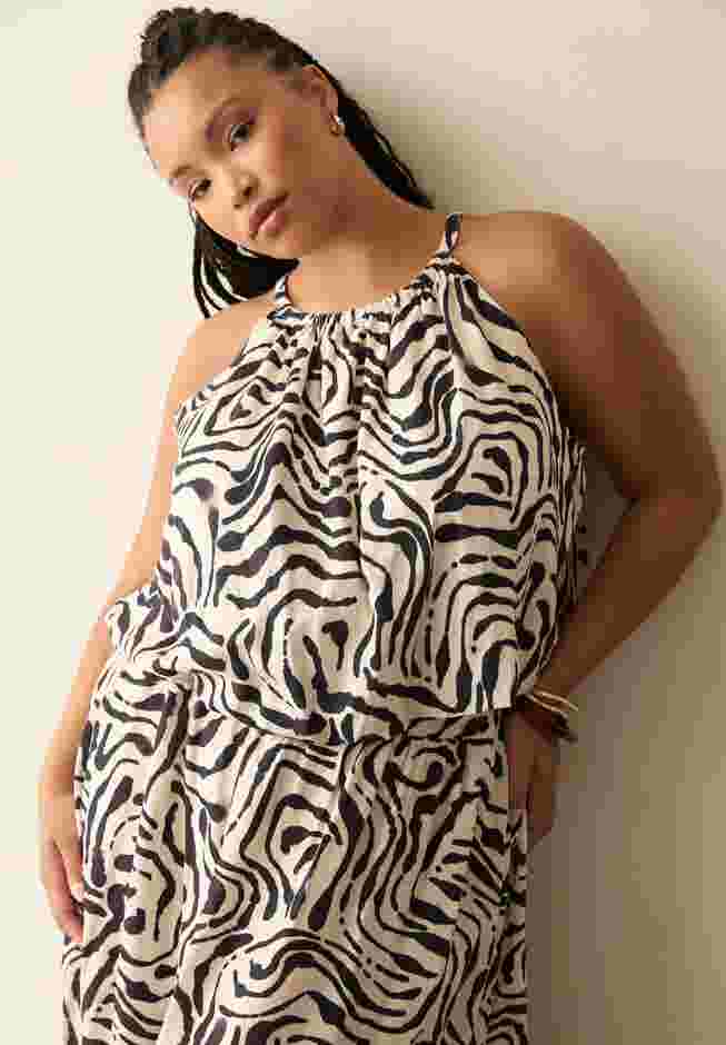 Patterned Cropped Halter Top image number 3