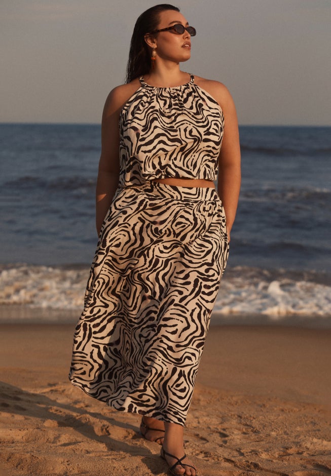 Patterned Cropped Halter Top image number 4