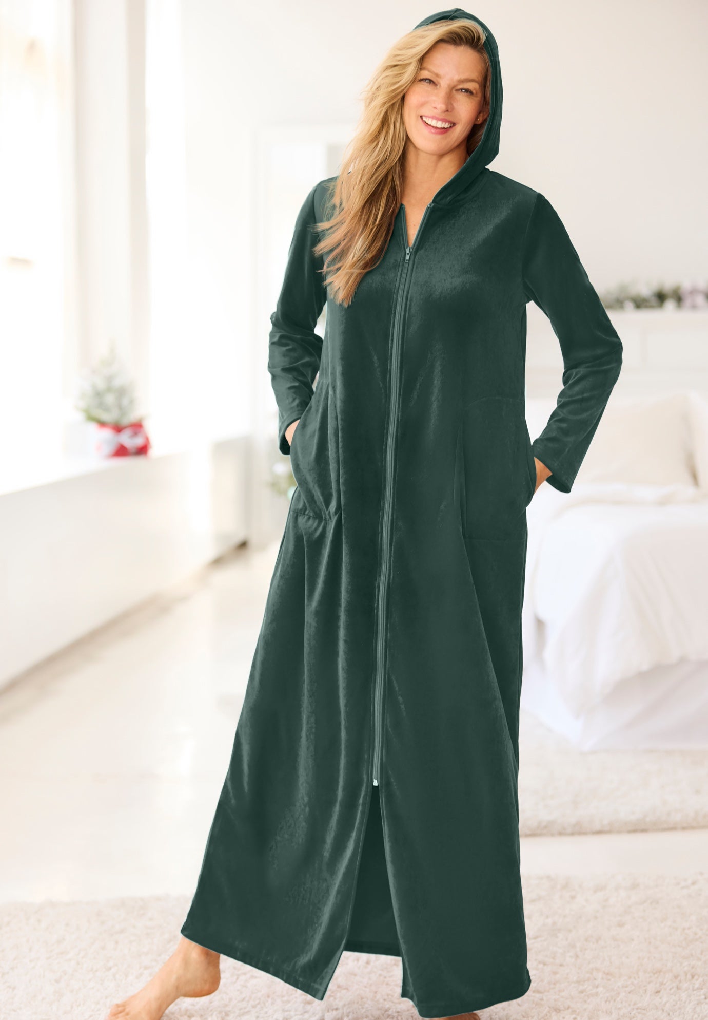 Dreams & Co® Hooded Velour Robe image number 5