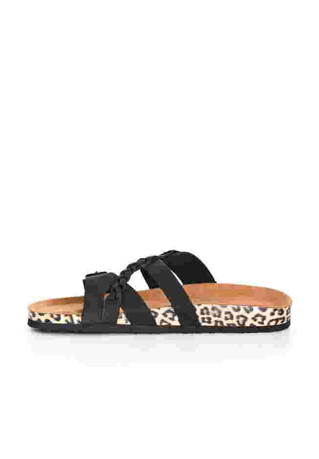 Deena Sandal image number 4