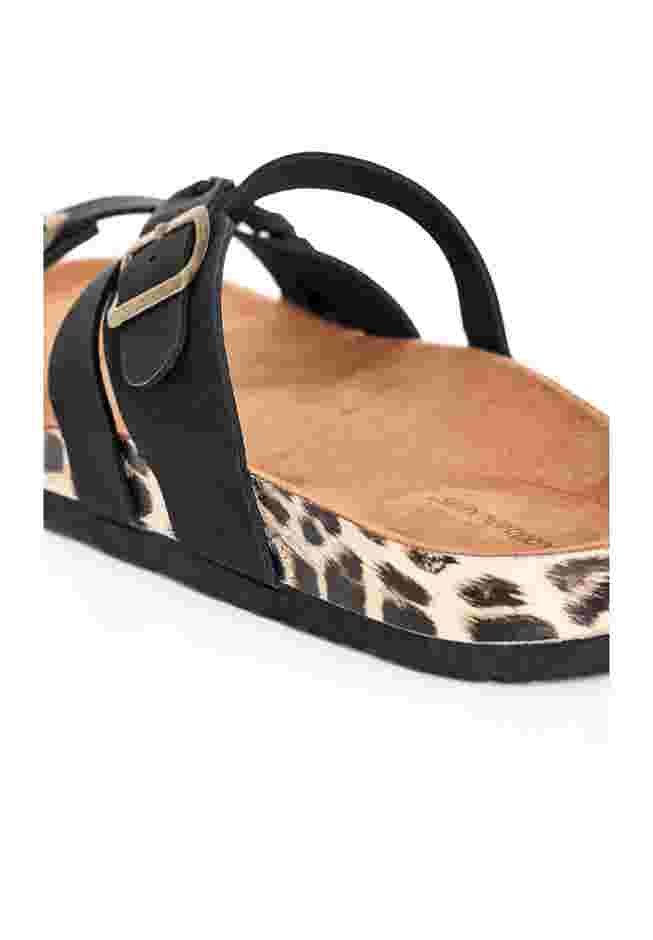 Deena Sandal image number 6