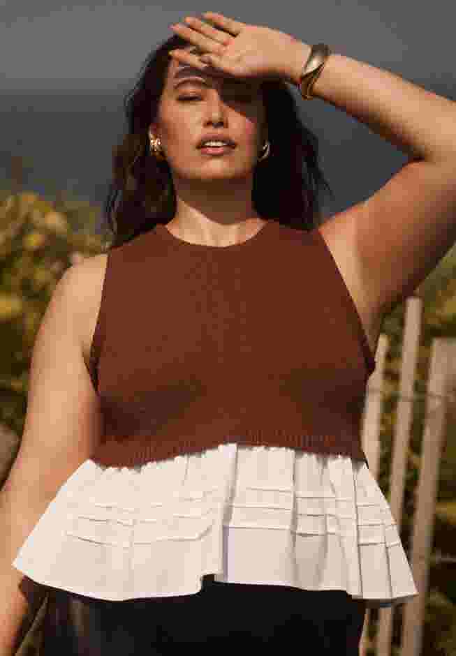 Sleeveless Peplum Sweater image number 3