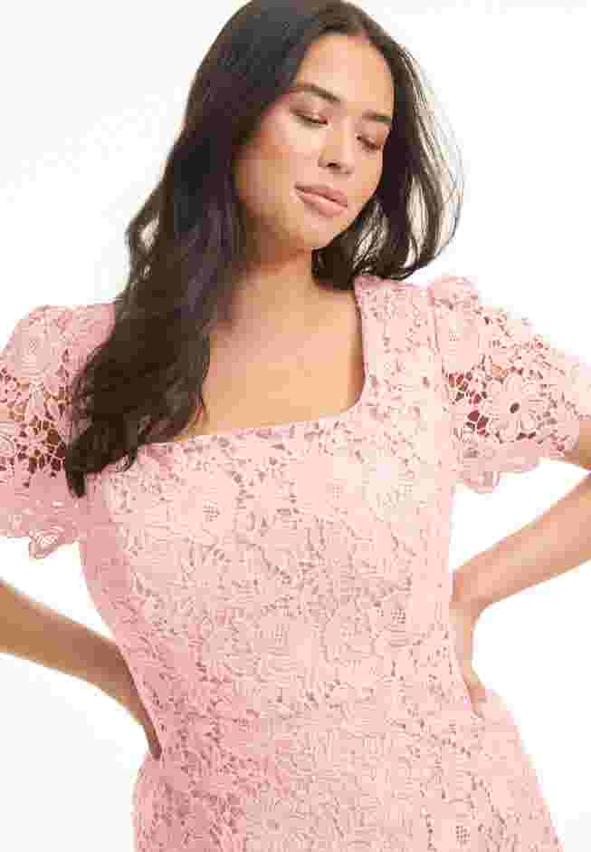 Square-Neck Lace Dress image number 3