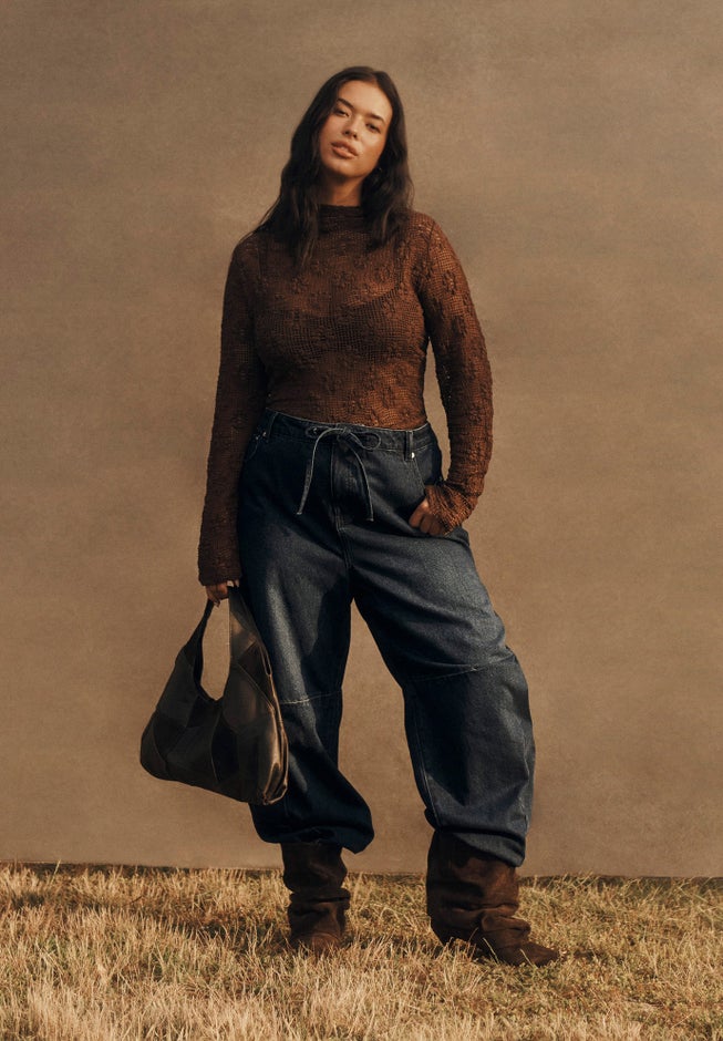 Dramatic Drawstring Barrel Jean image number 4