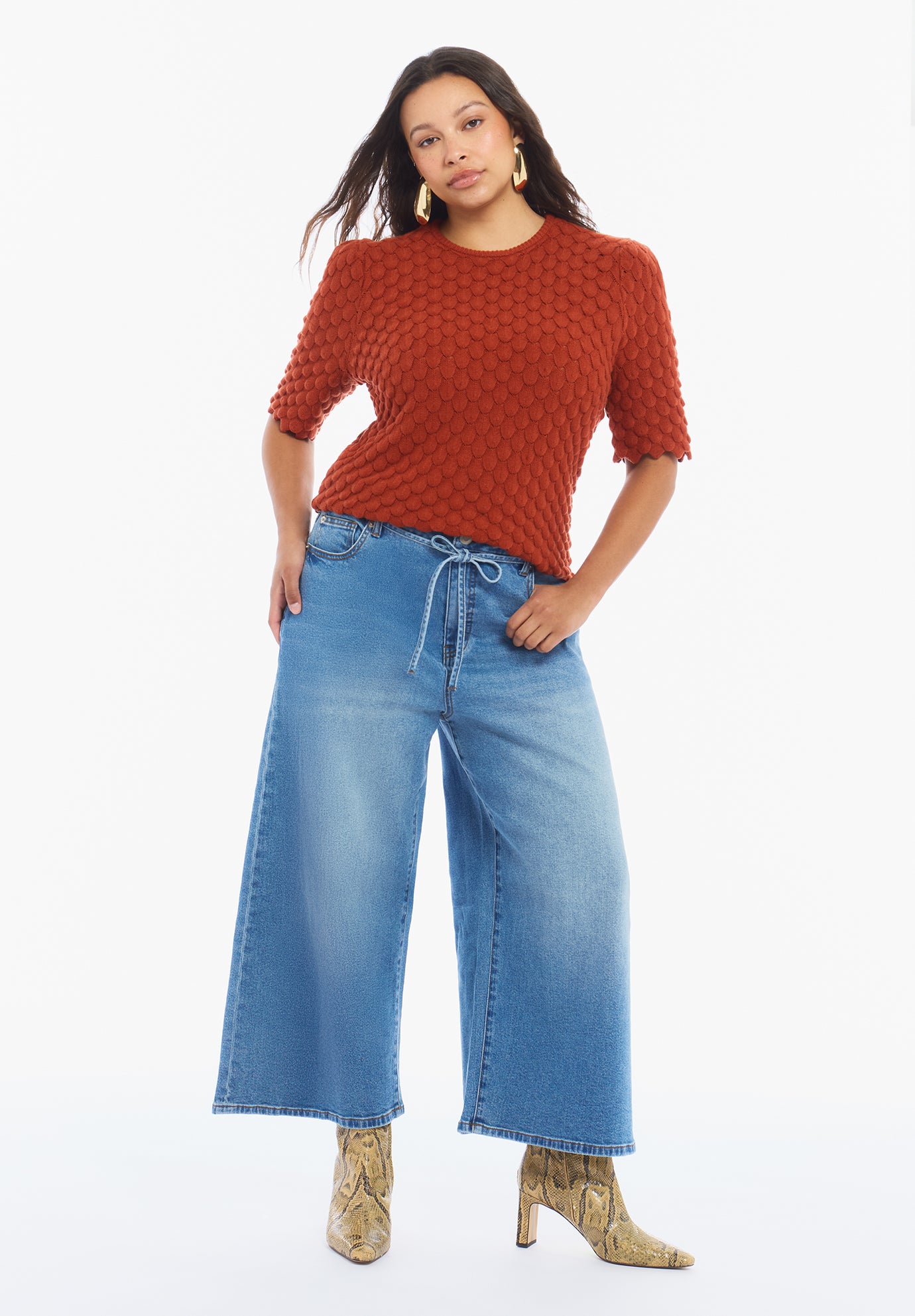 Scallop-Trim Short Sleeve Sweater image number 0